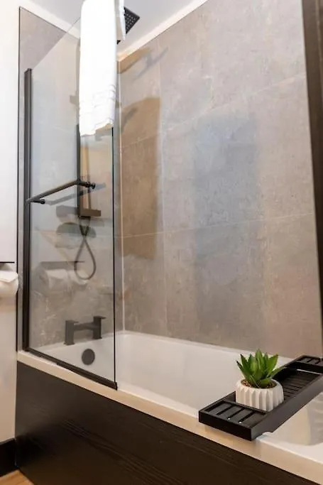 The Berriman Collection Stylish 2 Bedroom Apartment Cardiff